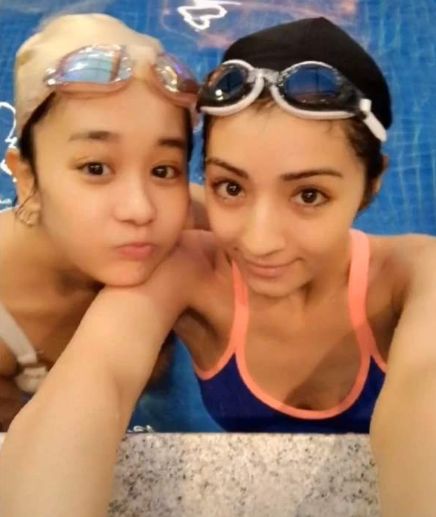 有种"真实"叫唐艺昕,都说孕期游泳要穿连体泳衣,她却与众不同