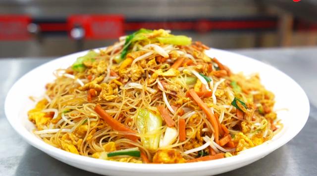 想吃炒米粉不用买大厨教你家常做法米粉不粘不坨太简单了