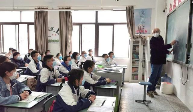 开学进教室,这3个“位置”别乱坐,小心班主任让你当班长!|班长|教室|班主任_新浪新闻