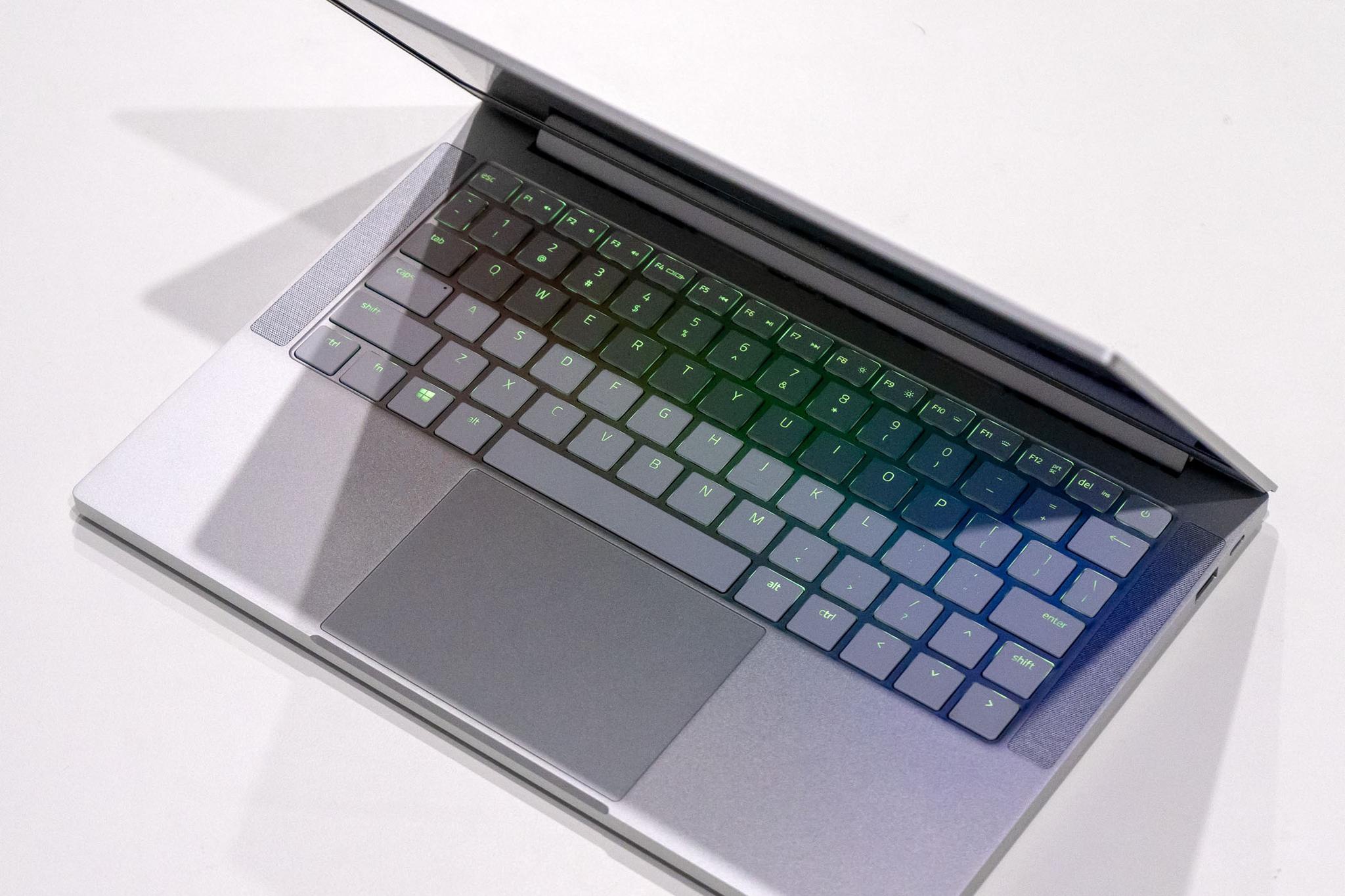 没有独显的雷蛇灵刃13水银版或许适合这类人购买