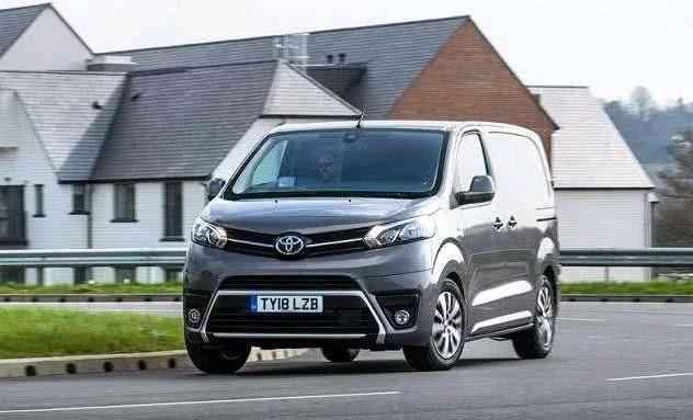 丰田新款mpv微型车是一款多功能两用车,售价在15w至25w之间