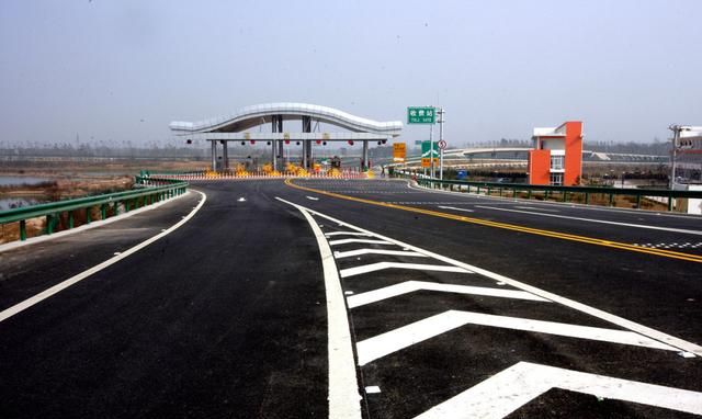 交警提示,不认识这几种地标线,不建议开车,分不够扣还不安全