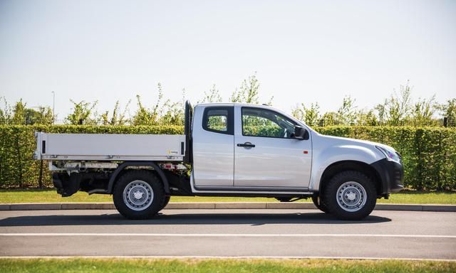 这三辆风格迥异的五十铃皮卡 每一辆都是好东西