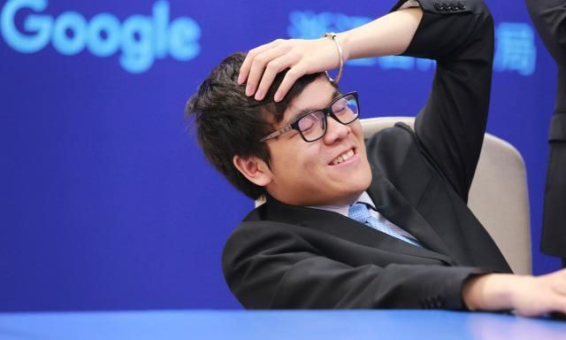 宣布退网一周!围棋名将柯洁遭名记怒批:和孙杨一样同为妈宝男