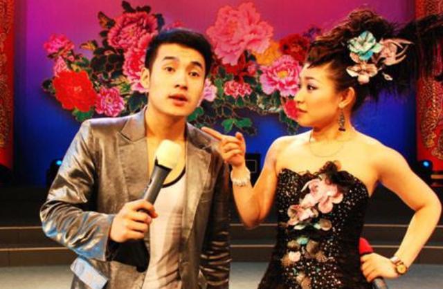 以为文松一直这么"娘"?看到他媳妇以后,网友:松哥纯爷们