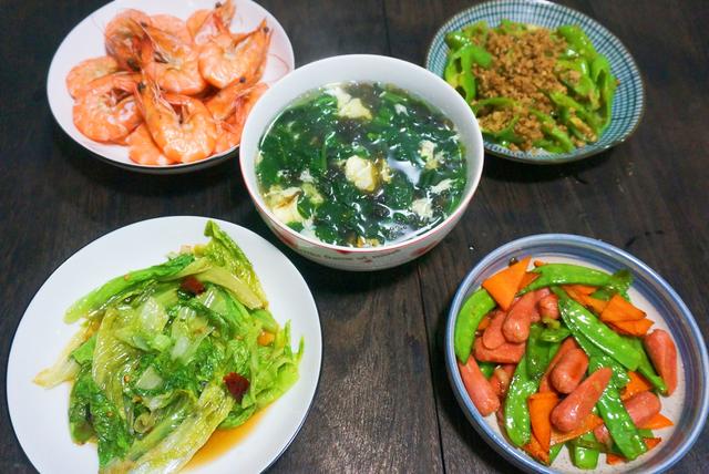 宅在家里不串门,晚饭这样吃,4菜1汤,清淡营养味道香