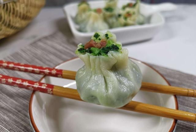 扬州茶点之翡翠烧麦,咸甜适中鲜美无比,出锅上桌孩子连吃6个