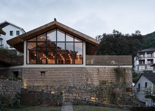 的土房,改造成豪宅,完工后,全村惊艳了|隐私|老宅|夯土墙_新浪新闻