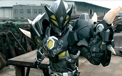 铠甲勇士10年后演员如何黑犀侠转职主持人帝皇侠在街头无人识