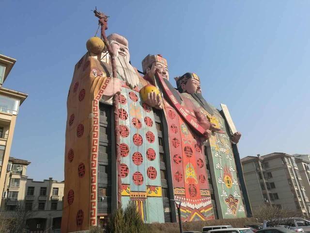 河北最"奇葩"建筑,晚上看见能吓一跳,当地人无力吐槽
