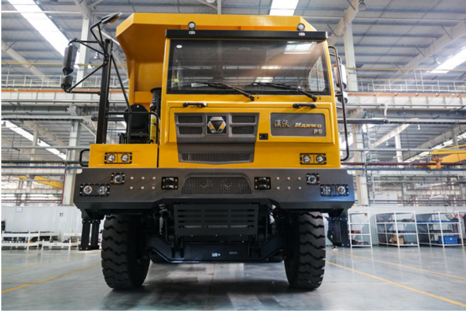 徐工非公路宽体自卸车xg105荣耀下线