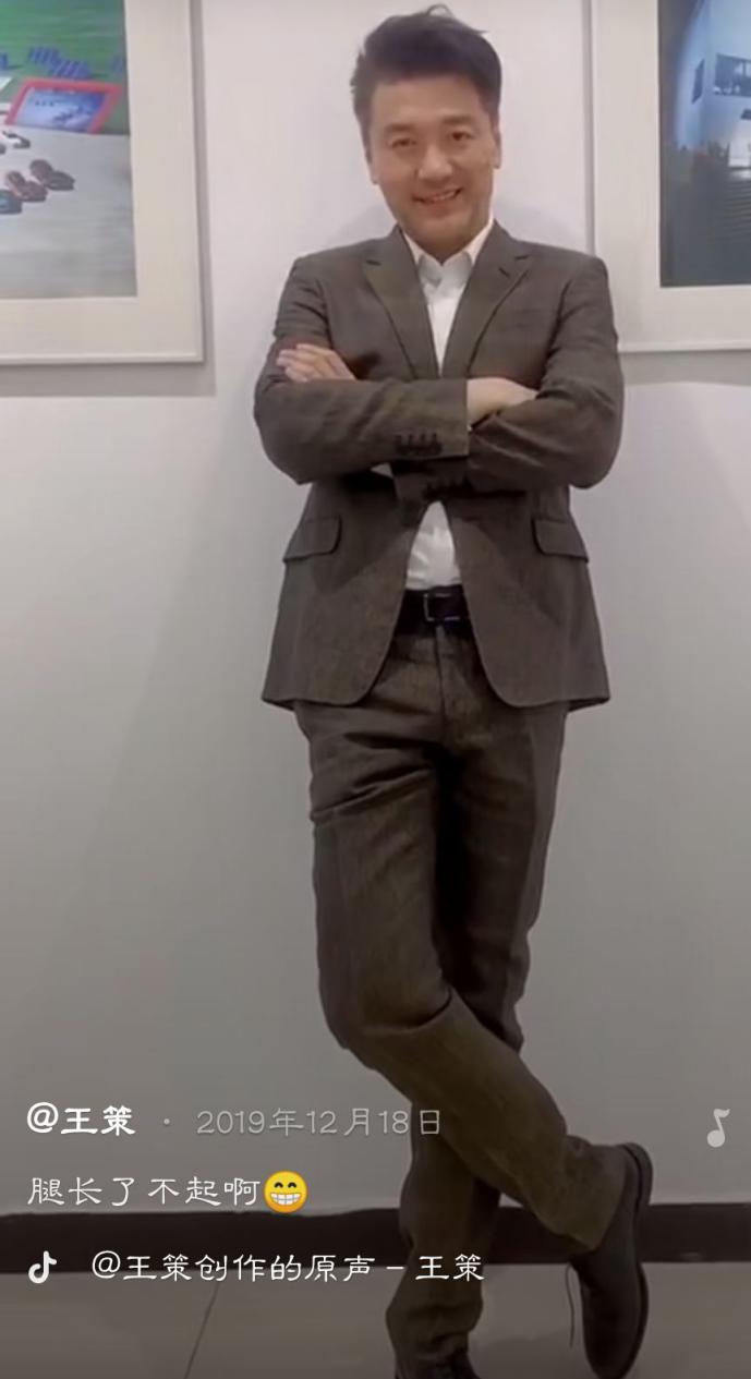 何政军晒王策给自己按摩视频两人风采依旧网友感慨男神同框