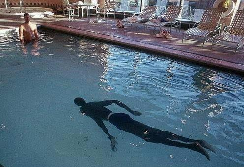 作为nba历史上最高的球员,臂展不长对不起这个子,看看波尔游泳的照片