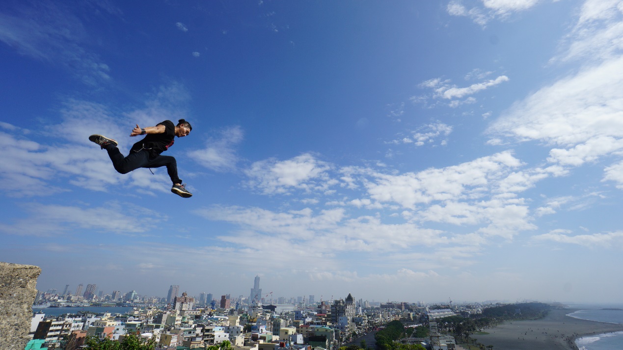 李小龙成ufc之父后成龙也被称跑酷鼻祖源头是张三丰的梯云功
