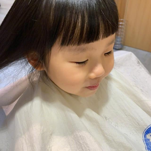 伊能静频晒女儿寄托思念,粉丝直指话里有话,猜测婚姻出现问题