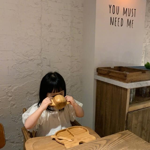 伊能静频晒女儿寄托思念,粉丝直指话里有话,猜测婚姻出现问题