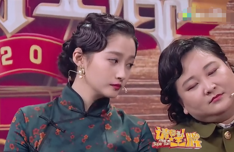 关晓彤腰细腿长身材好,贾玲摸完胯招呼沈腾,这俩活宝不着调!