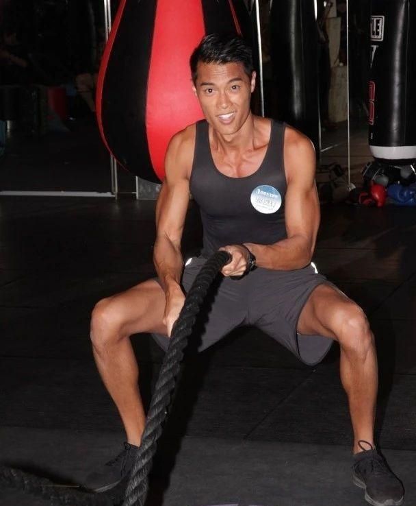 事业尽毁tvb力捧男星突然被曝背妻偷食港姐老婆已怀孕八个月