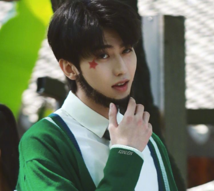 《跑男8》baby眉心点痣,蔡徐坤贴胡须,黄明昊扮相也可爱了吧