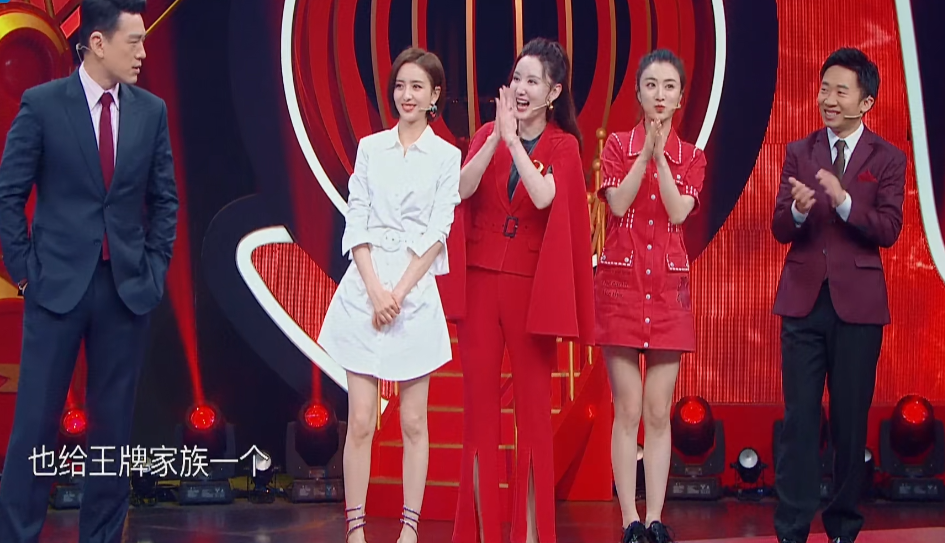 薇娅佟丽娅张萌同框,三人同穿高跟鞋,可看清她们的腰线,懵了