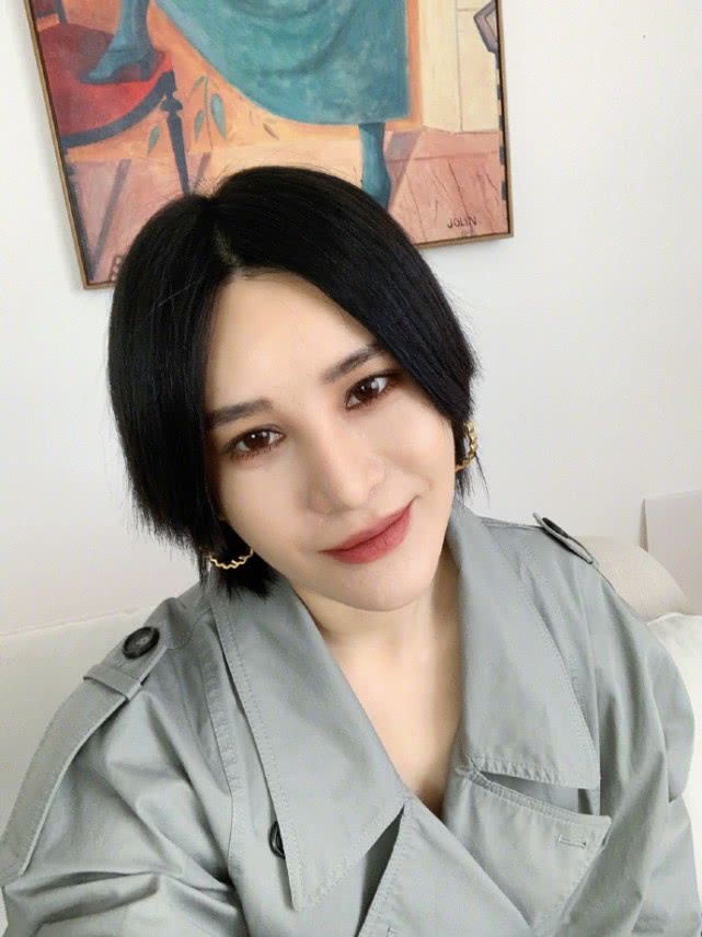 遭许飞diss后,尚雯婕首晒自拍:笑容温和,岁月静好