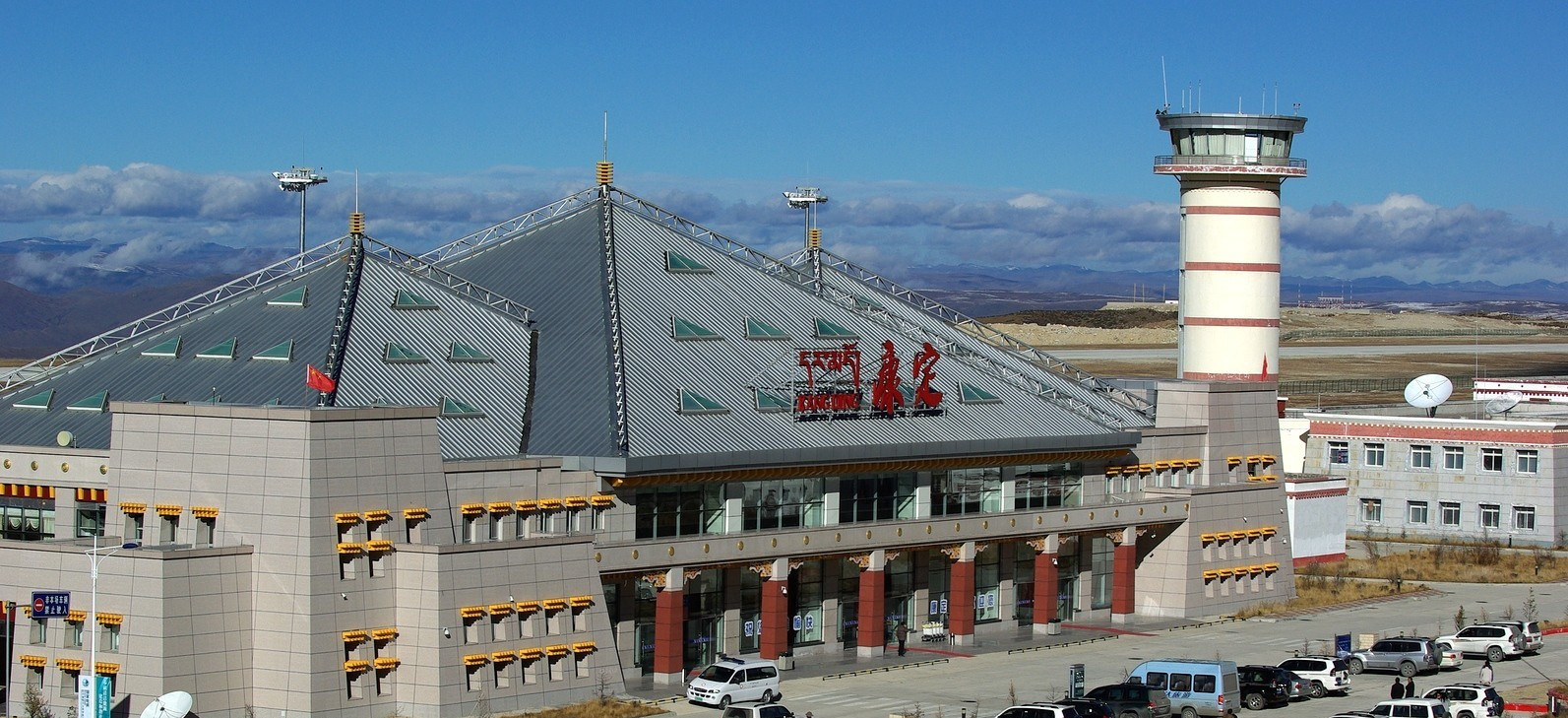 四川省西部的高高原机场甘孜康定机场
