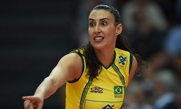 传奇巨星对中国队做侮辱手势|法比亚娜|谢拉|排坛_新浪新闻