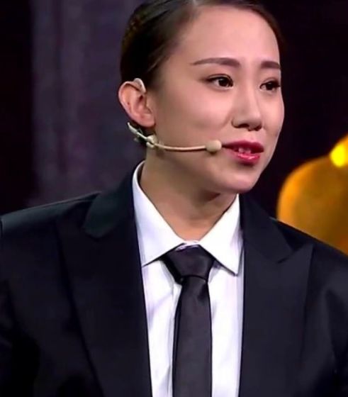 丫蛋近照曝光变化真大,离婚后光彩依旧变身老板,开豪车住豪宅!