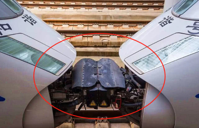 为何在高铁中间要用两个车头对接在一起到底有何作用