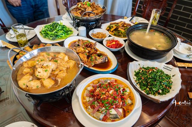 安徽歙县许村游,听人杰地灵的牌坊故事,尝徽州豆腐宴