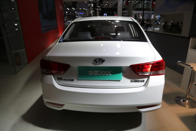 实拍华骐300e纯电动,20万级别东风悦达起亚新能源车!