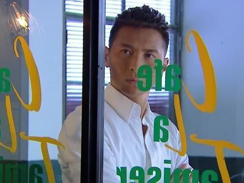 《机场特警》章振赫很幸福,被妈妈和老婆爱雾里看花朵躲 2020-04-29