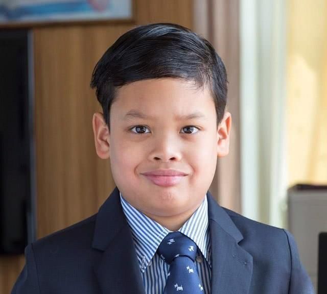 泰国王子15岁生日!尽管刻意打扮一番