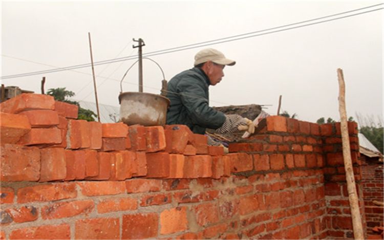 老外发明的砌墙神器一小时能砌400块砖头和工人比怎么样