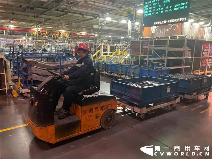 化作业,对道口人员进行上线学岗培训;设备保障:铲拖车进行全面检查