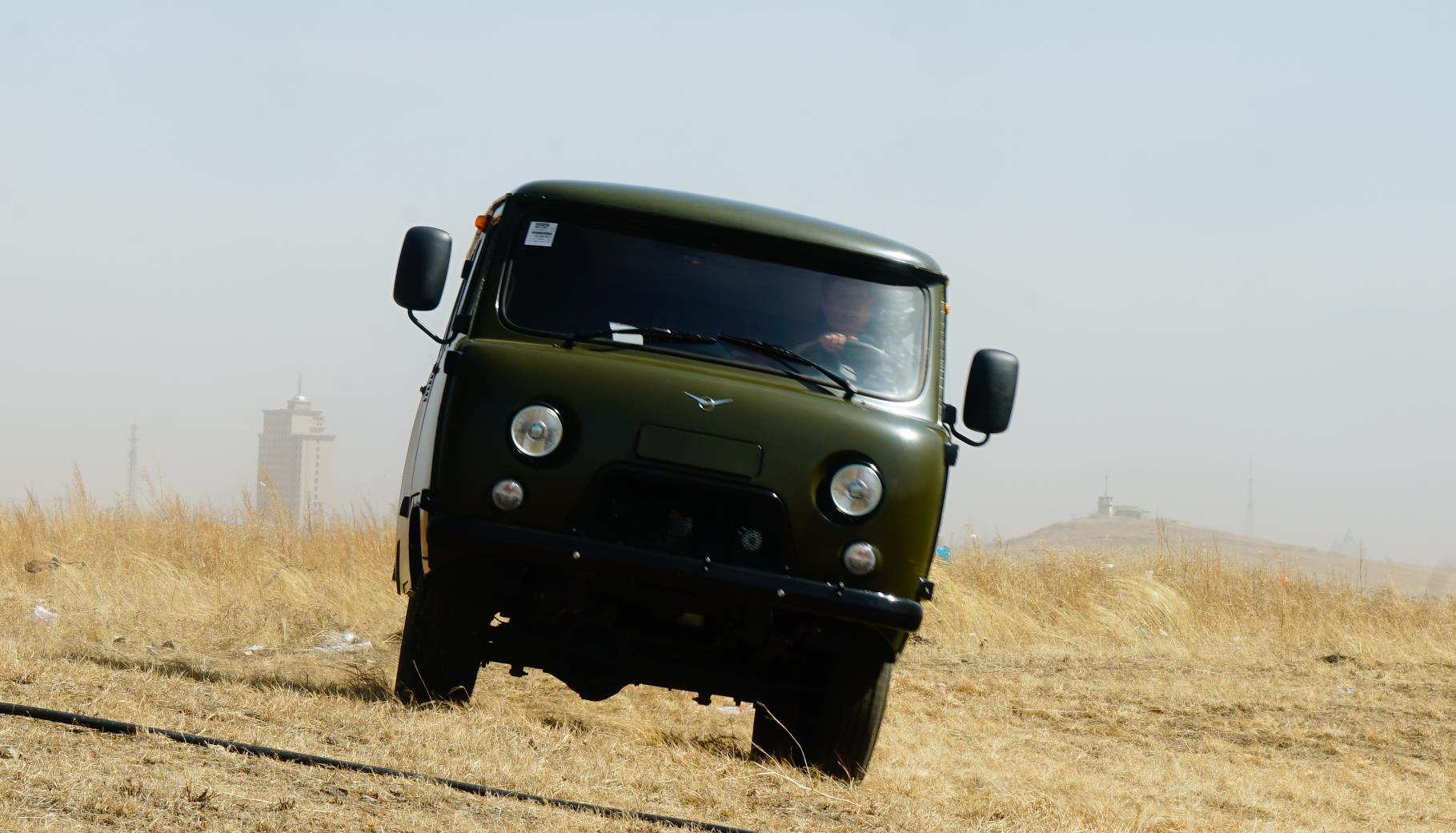 综合研判苏军uaz-452型1吨级越野指挥车技战术(3)