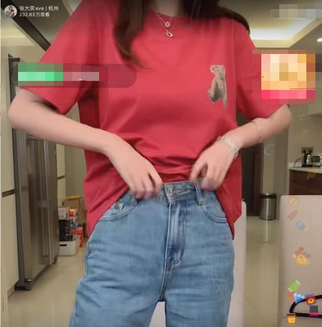 张大奕直播露腹亲证无孕相怕网友不信还让助理打肚子