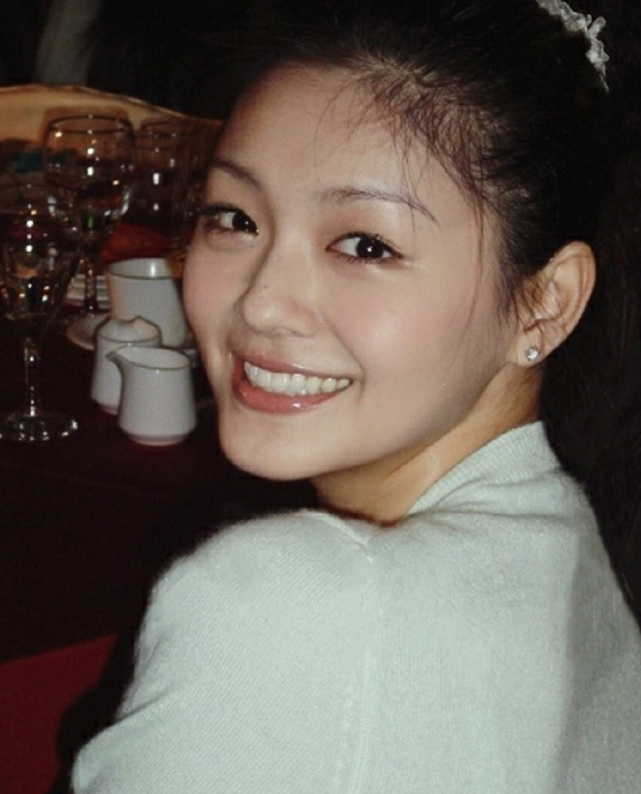 大s晒开工照44岁冻龄如少女皮肤白皙紧致不愧是美容大王