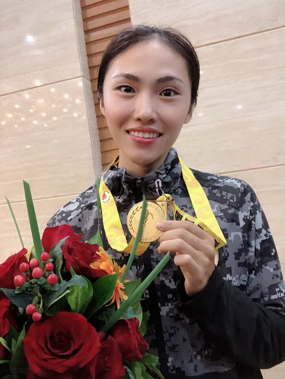 11秒76江苏美女飞人百米夺冠中国肌肉一姐退赛状态堪忧