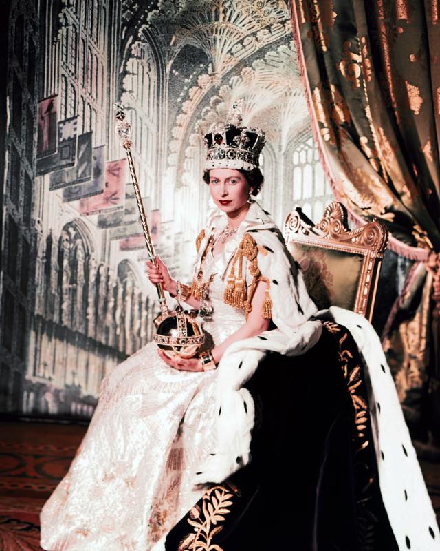 风中的女王加冕图片