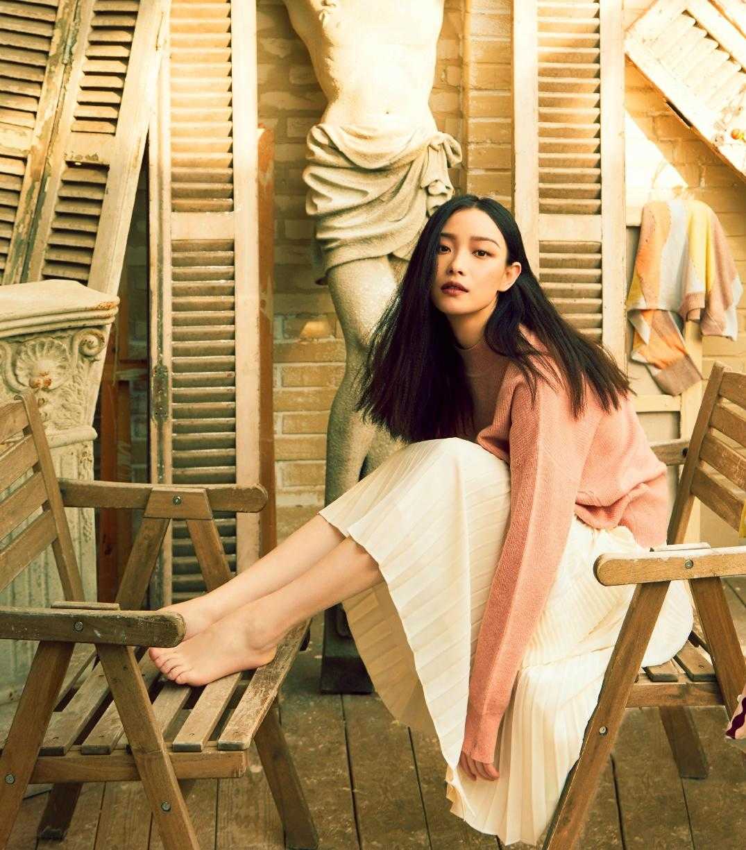 倪妮拥有完美身材就是任性穿黑色刺绣连衣裙优雅大气高贵精致