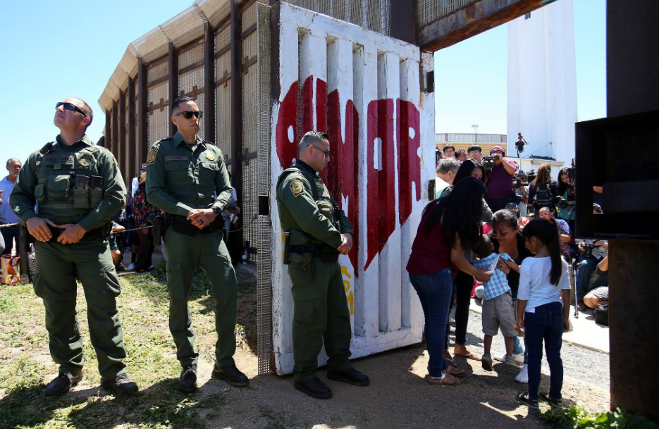 美国移民局前局长警告说如果拜登成为总统将导致美墨边境的惨败