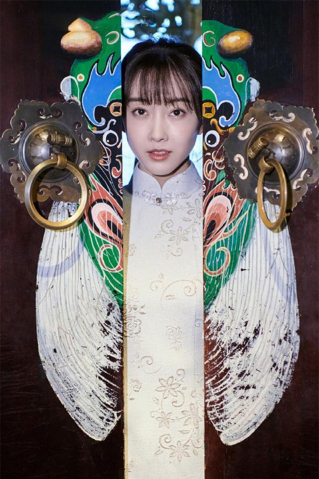 全世界最好的师姐宣璐穿旗袍秀小蛮腰美得清纯脱俗