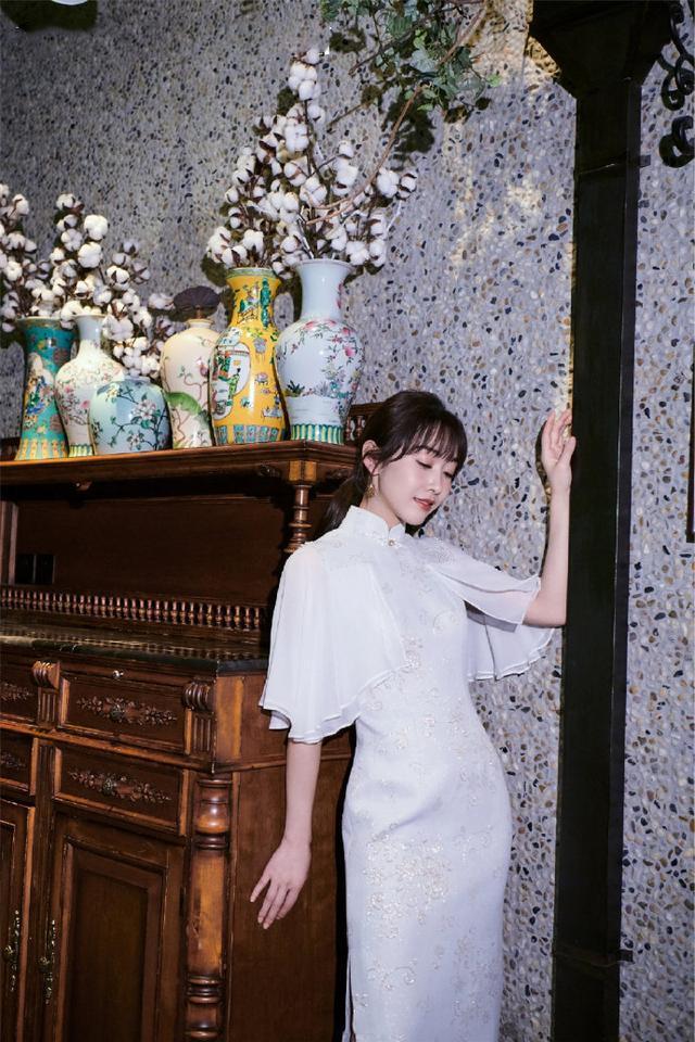 全世界最好的师姐宣璐穿旗袍秀小蛮腰美得清纯脱俗