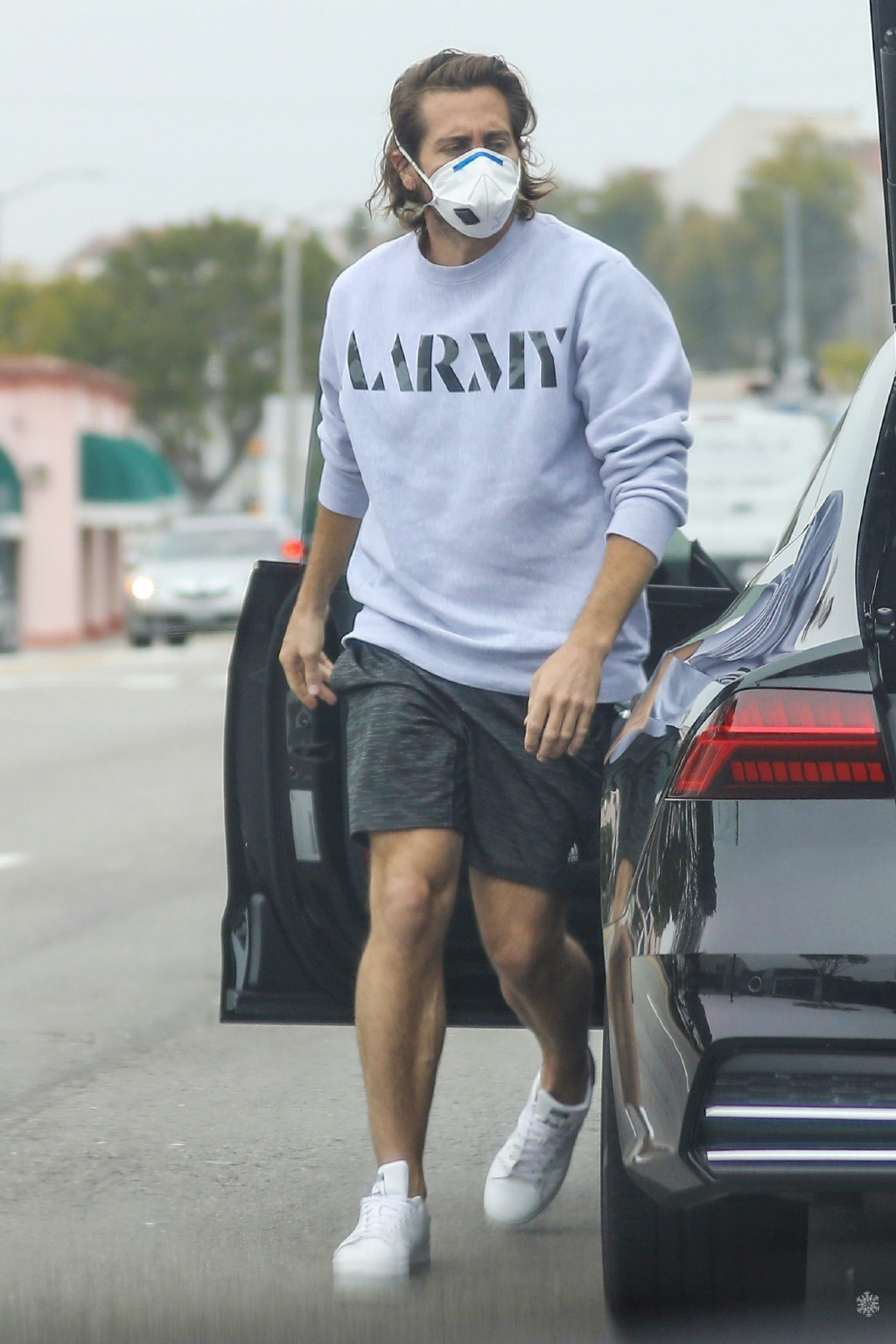 40岁杰克吉伦哈尔出街照m字秃爬上男神头顶气质却更帅了