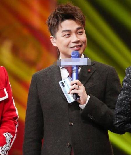 他还是娶了给他递话筒的女孩浙江卫视金牌主持沈涛妻子深藏不漏