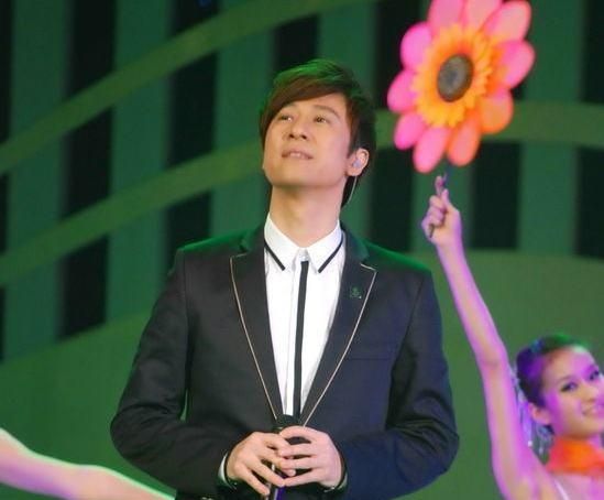 为爱隐退的解晓东,14次上春晚,被那英暗恋,今51岁苍老难认