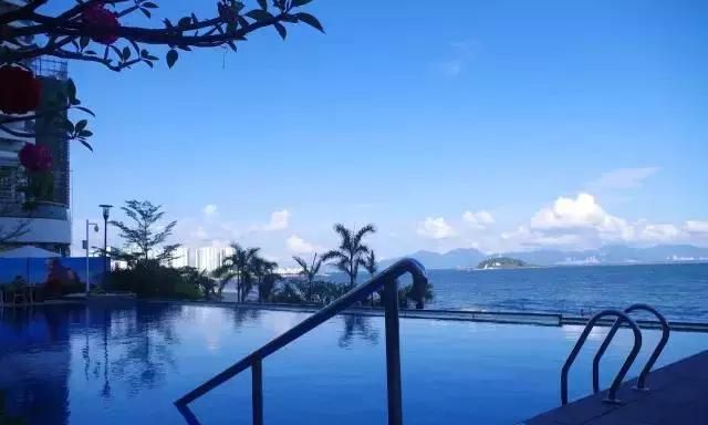 坐拥霞涌大亚湾海域黄金海岸,下楼就是沙滩,入住180°海景房!