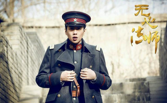 他也因为在电视剧《雪豹》与《黑狐》中均饰演抗日救国的热血青年,身