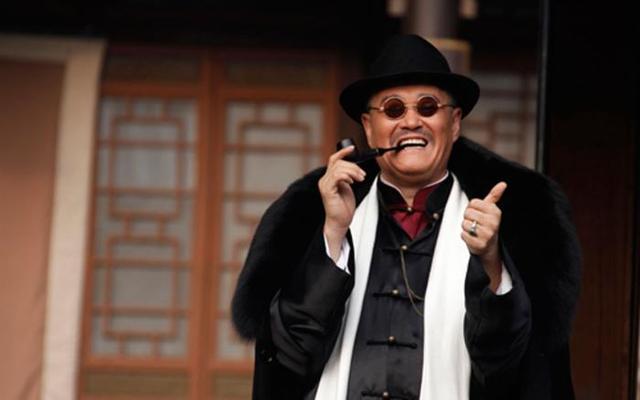 赵本山辉煌时期有多霸气?怀抱美人都不算啥,最后才是亮点!